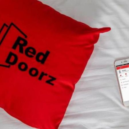 RedDoorz near Cikampek Mall Karawang Hotel Bagian luar foto